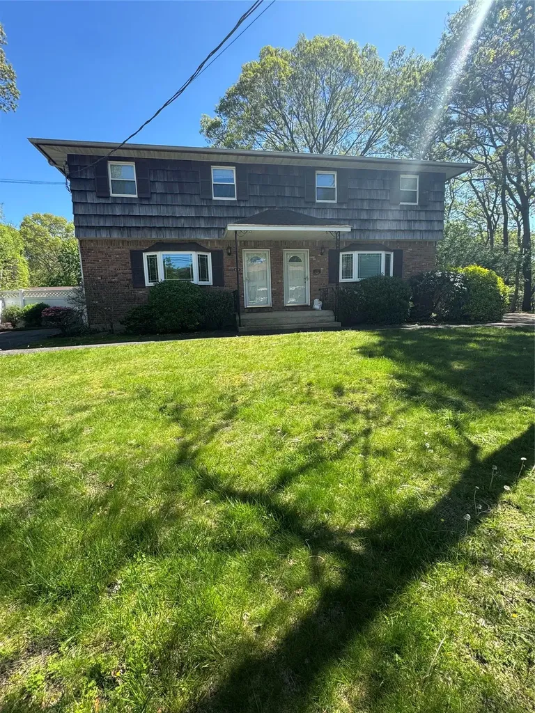 432 Clarice Boulevard Holbrook NY 11741