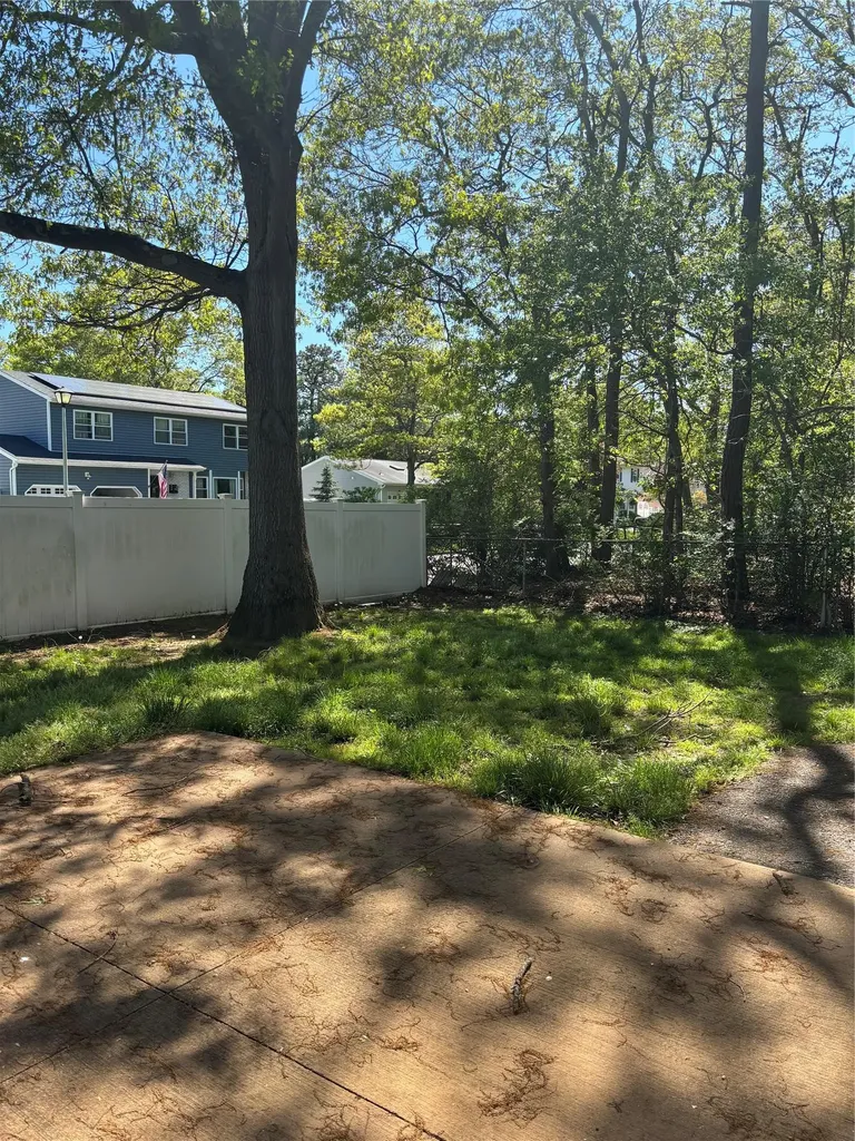 432 Clarice Boulevard Holbrook NY 11741