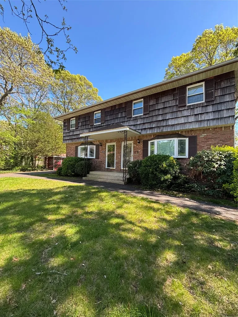 432 Clarice Boulevard Holbrook NY 11741
