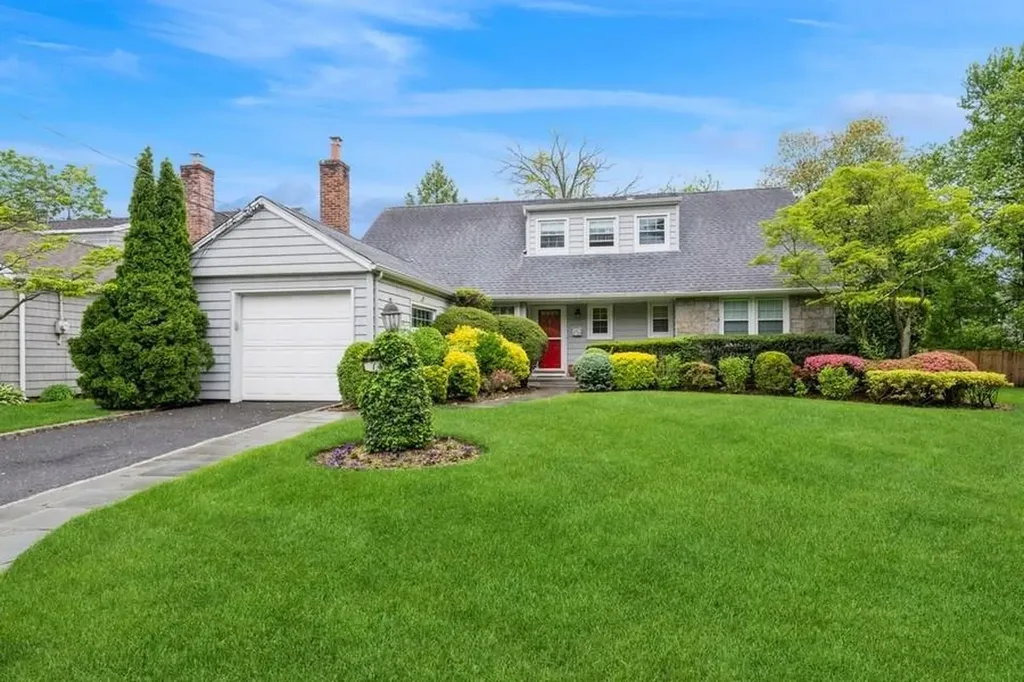 14 Hazel Place Woodmere NY 11598