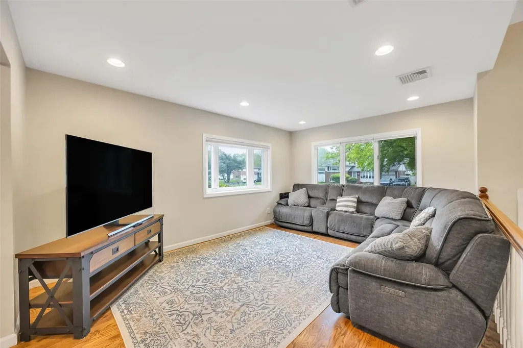 11 Rensselaer Drive Commack NY 11725
