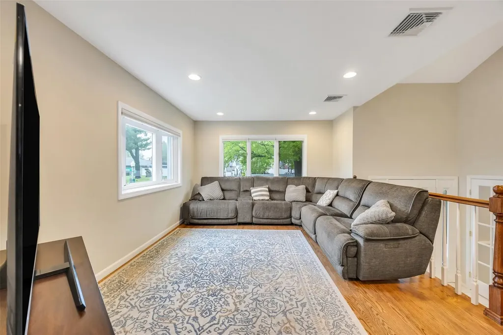 11 Rensselaer Drive Commack NY 11725