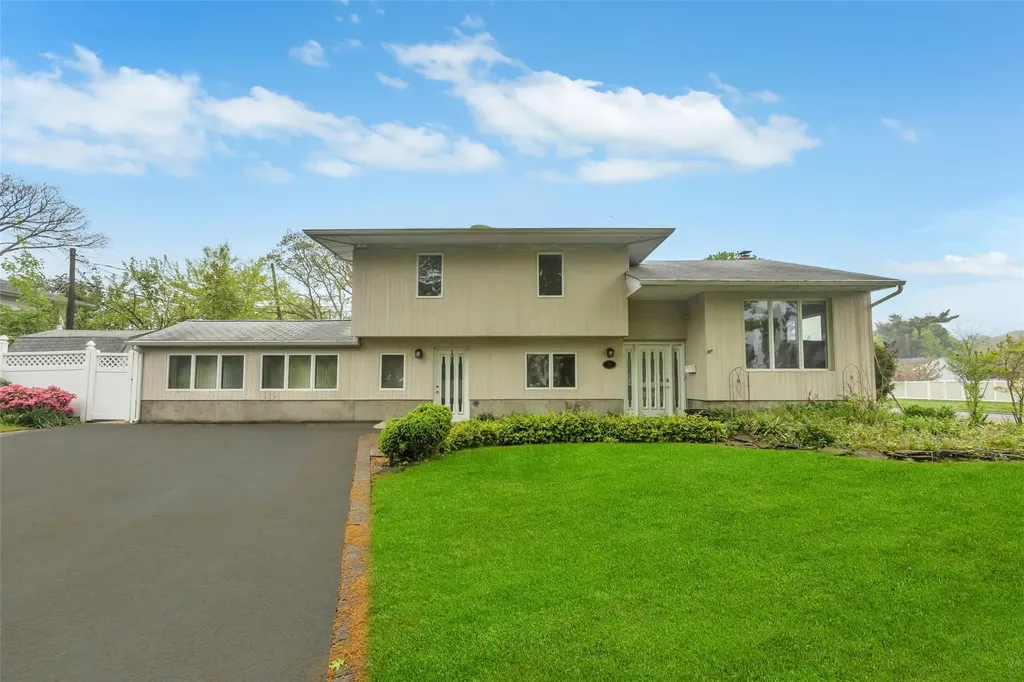 11 Rensselaer Drive Commack NY 11725