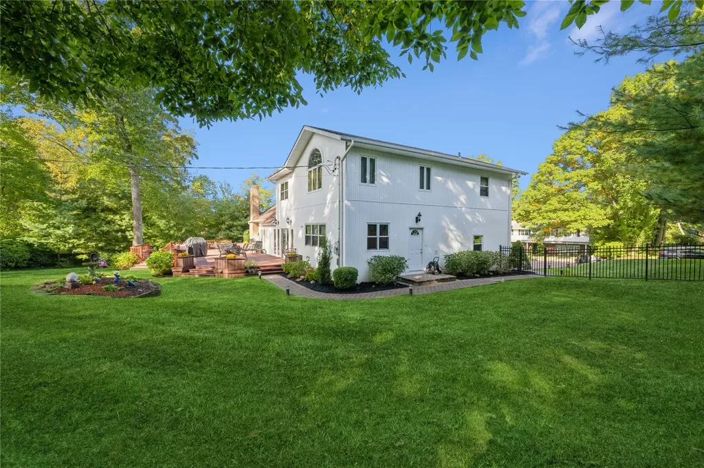 167 Hemlock Road Manhasset NY 11030