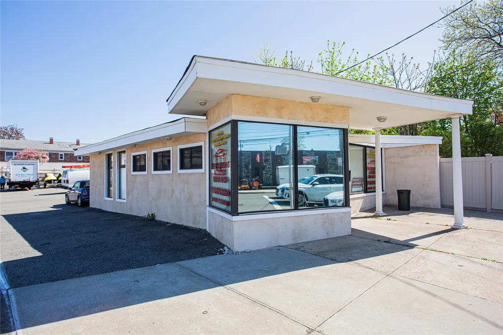 200 Atlantic Avenue Oceanside NY 11572
