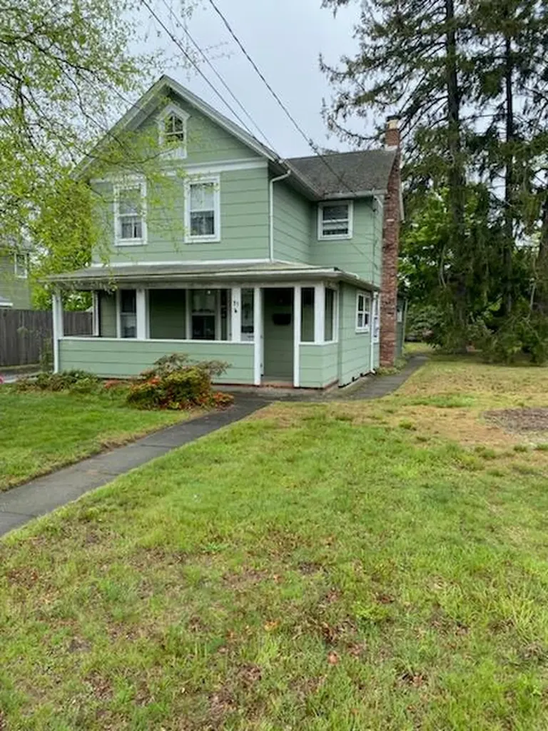 85 Jennings Avenue Patchogue NY 11772