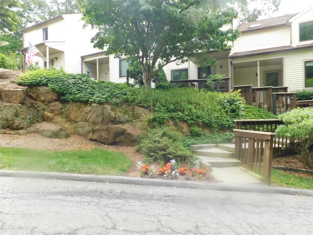 42 Touchstone Way Millwood NY 10546