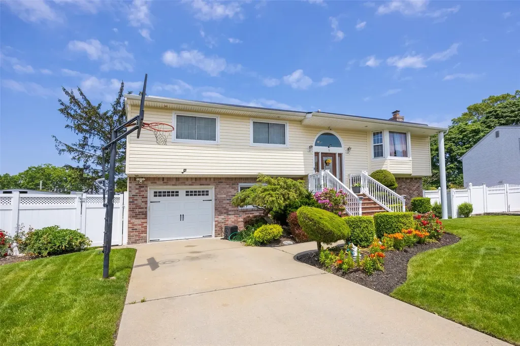 5 Jacqueline Court West Babylon NY 11704