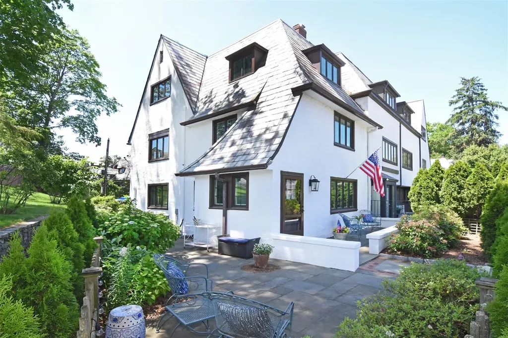 160 Pondfield Road Bronxville NY 10708