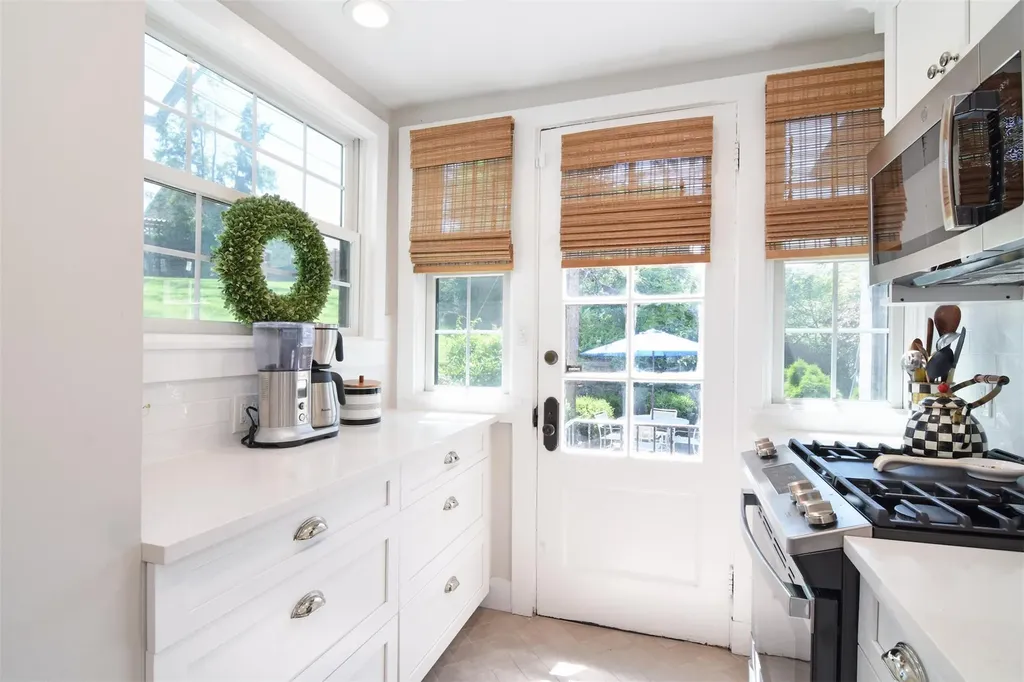 160 Pondfield Road Bronxville NY 10708