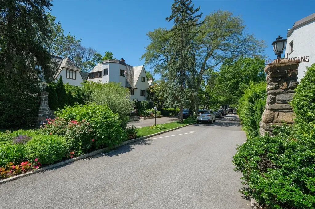 160 Pondfield Road Bronxville NY 10708