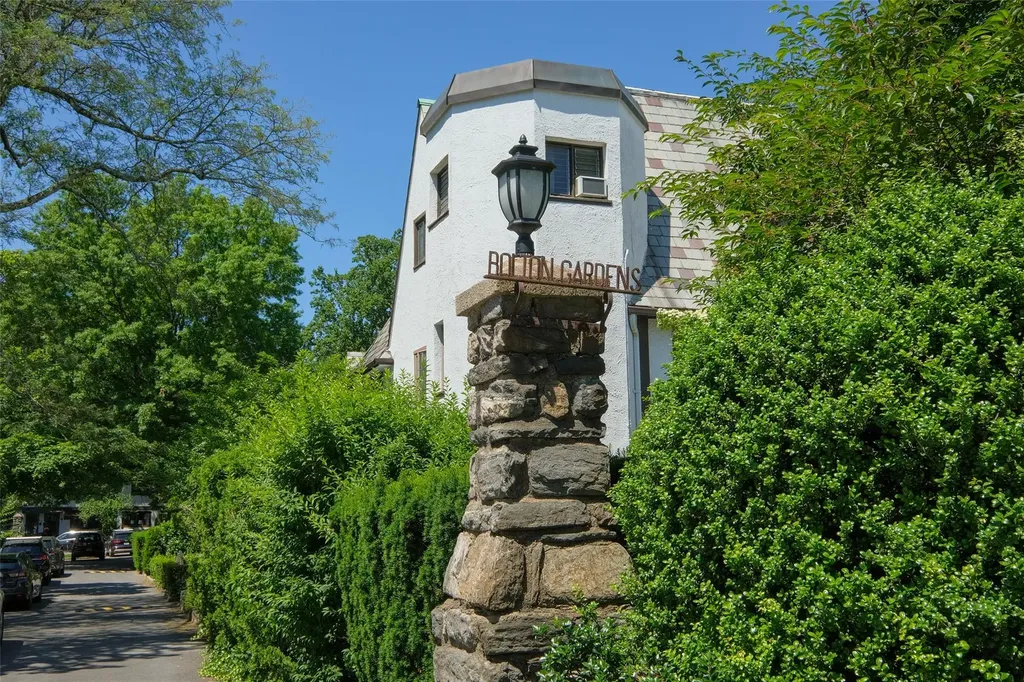 160 Pondfield Road Bronxville NY 10708