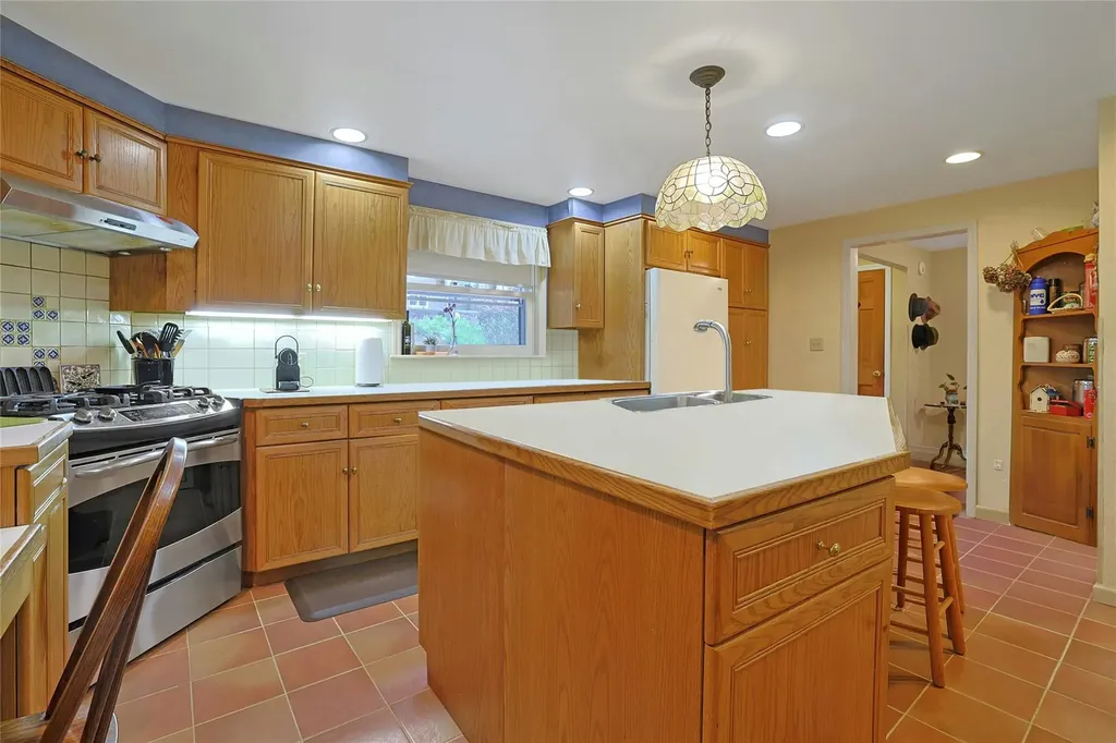 7 Southminster Drive White Plains NY 10604