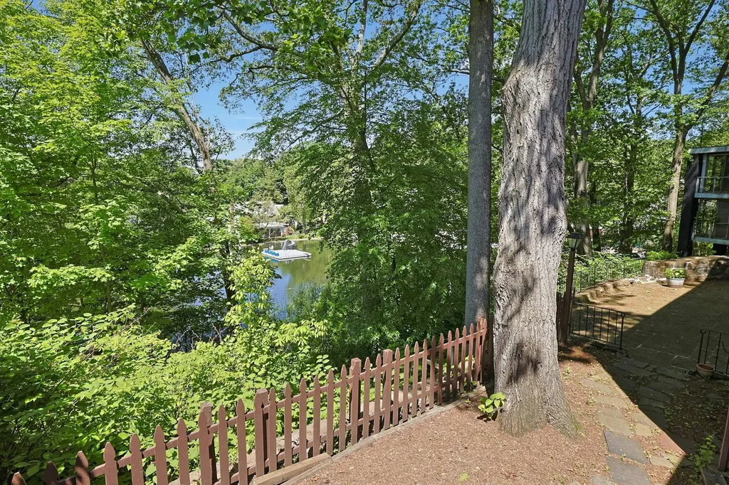 7 Southminster Drive White Plains NY 10604