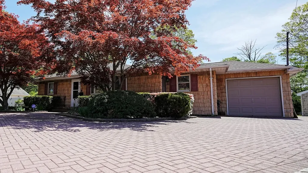 14 Muncey Road Bay Shore NY 11706