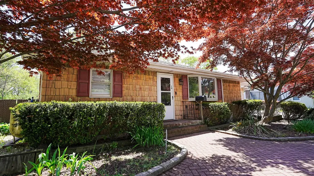 14 Muncey Road Bay Shore NY 11706