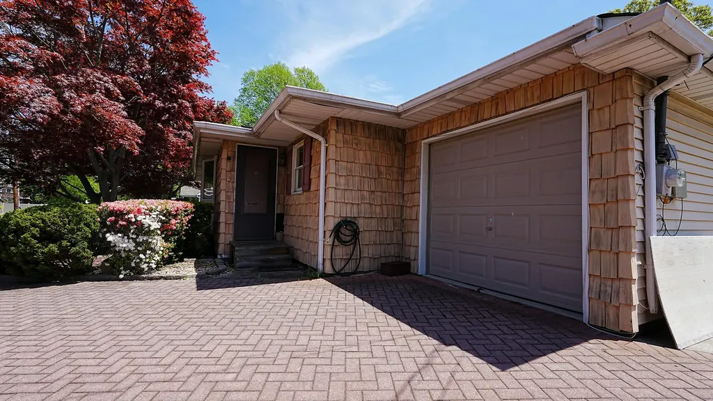 14 Muncey Road Bay Shore NY 11706