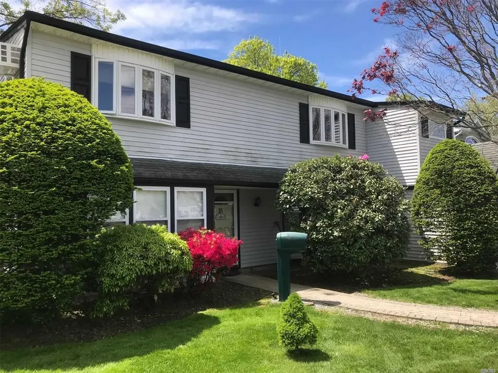 18 Hickory Lane Levittown NY 11756