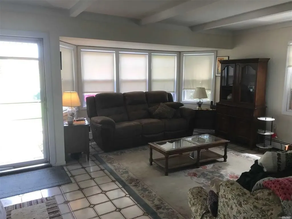 18 Hickory Lane Levittown NY 11756