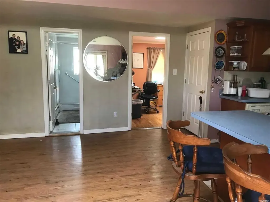 18 Hickory Lane Levittown NY 11756