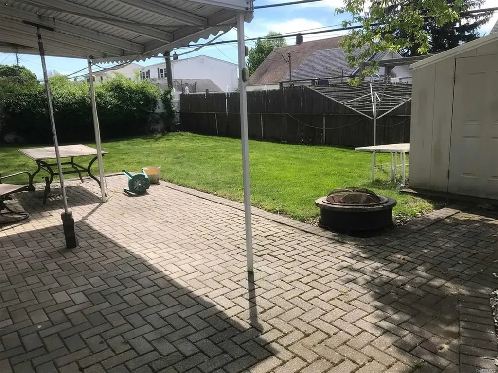 18 Hickory Lane Levittown NY 11756
