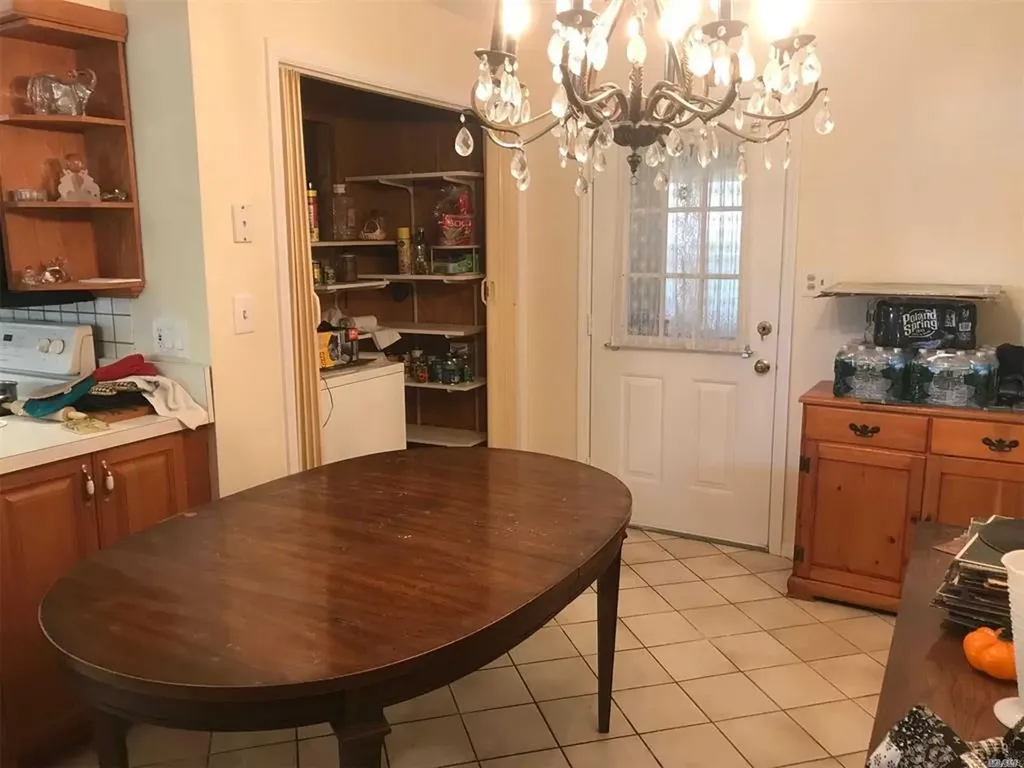 18 Hickory Lane Levittown NY 11756