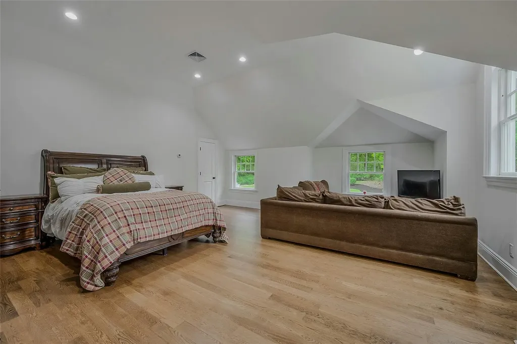 4 Wilton Road Cold Spring Harbor NY 11724