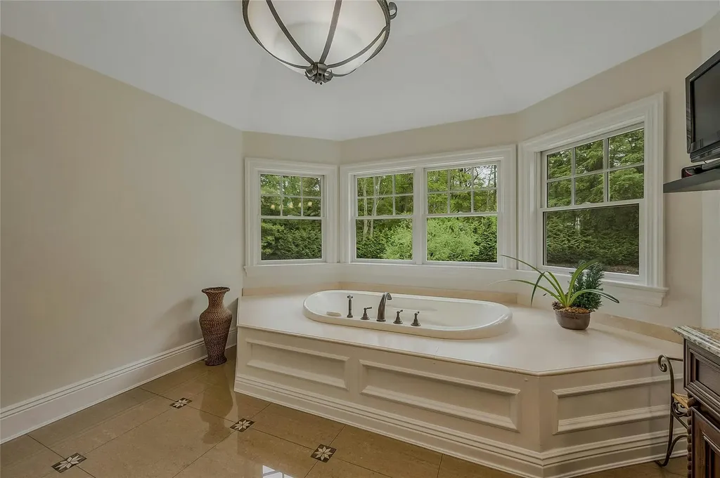 4 Wilton Road Cold Spring Harbor NY 11724