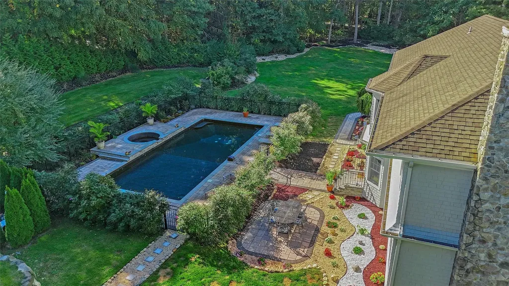 4 Wilton Road Cold Spring Harbor NY 11724