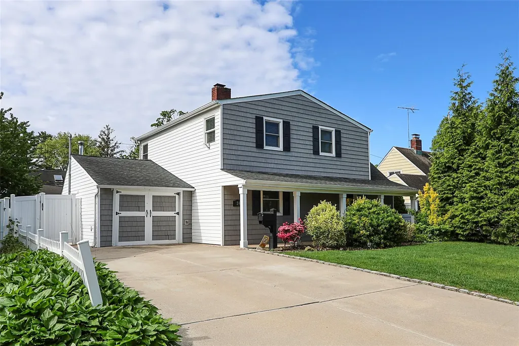 24 Mead Lane Westbury NY 11590