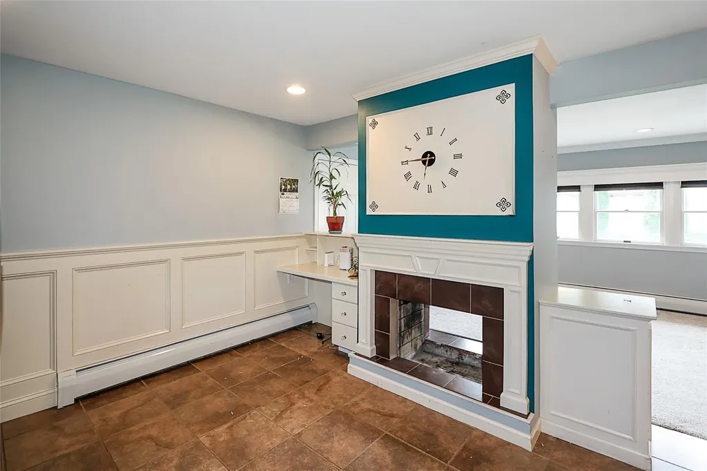 24 Mead Lane Westbury NY 11590