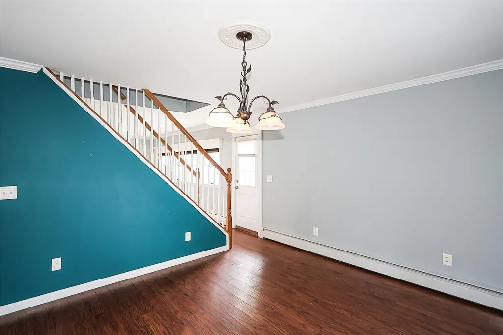 24 Mead Lane Westbury NY 11590