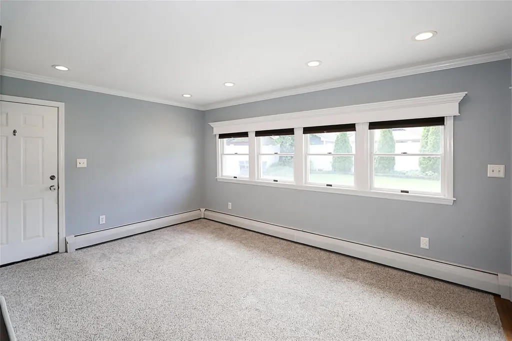 24 Mead Lane Westbury NY 11590