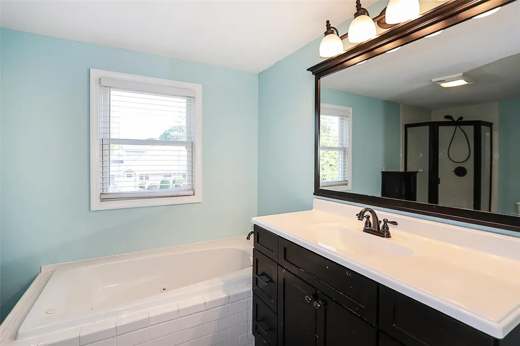 24 Mead Lane Westbury NY 11590