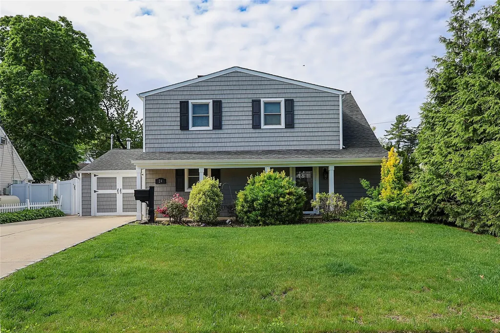 24 Mead Lane Westbury NY 11590