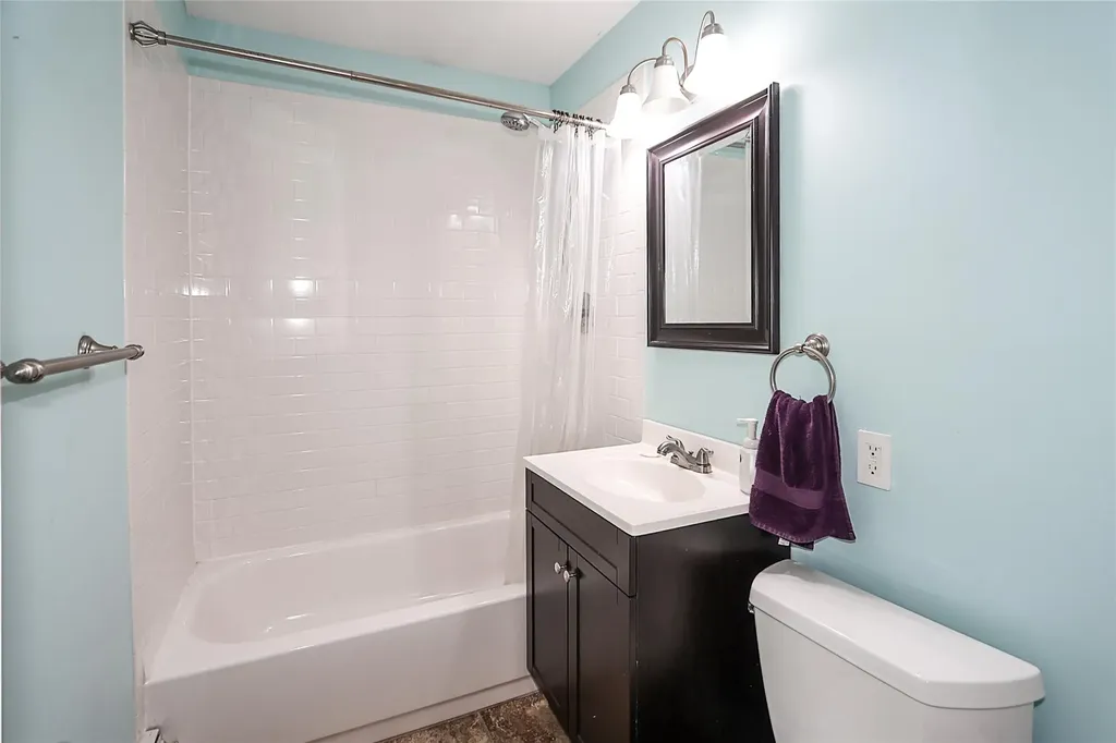 24 Mead Lane Westbury NY 11590