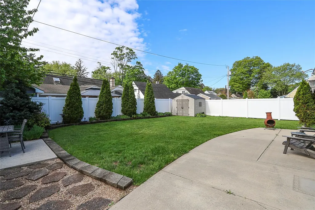 24 Mead Lane Westbury NY 11590