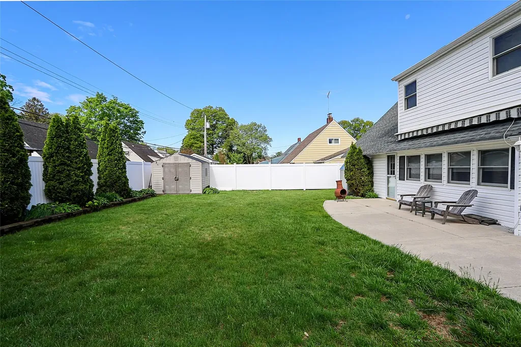 24 Mead Lane Westbury NY 11590
