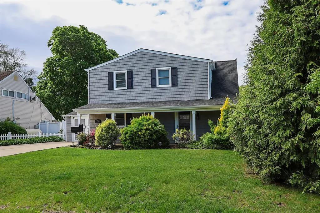 24 Mead Lane Westbury NY 11590