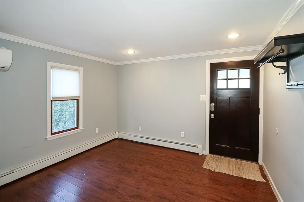 24 Mead Lane Westbury NY 11590