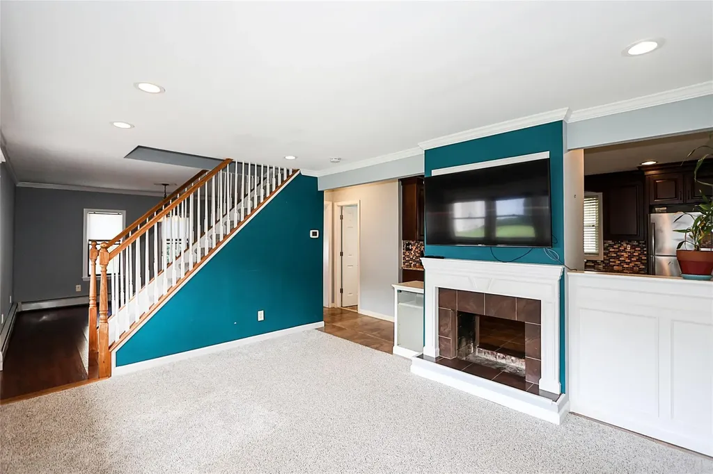 24 Mead Lane Westbury NY 11590