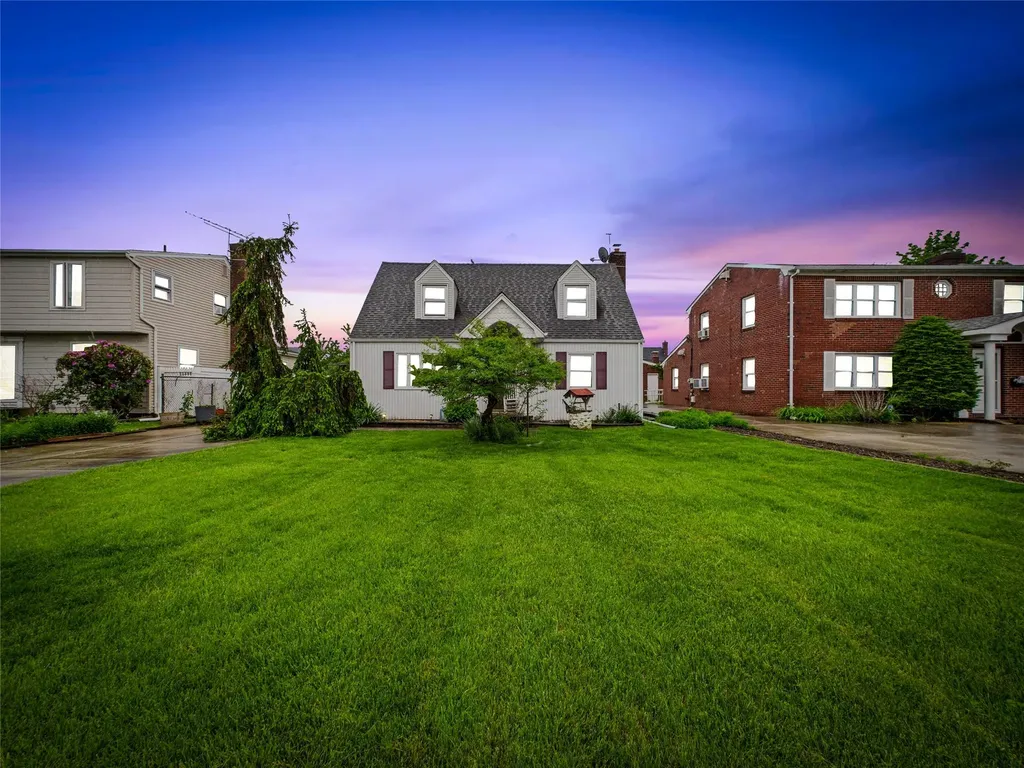 2 Gables Drive Hicksville NY 11801