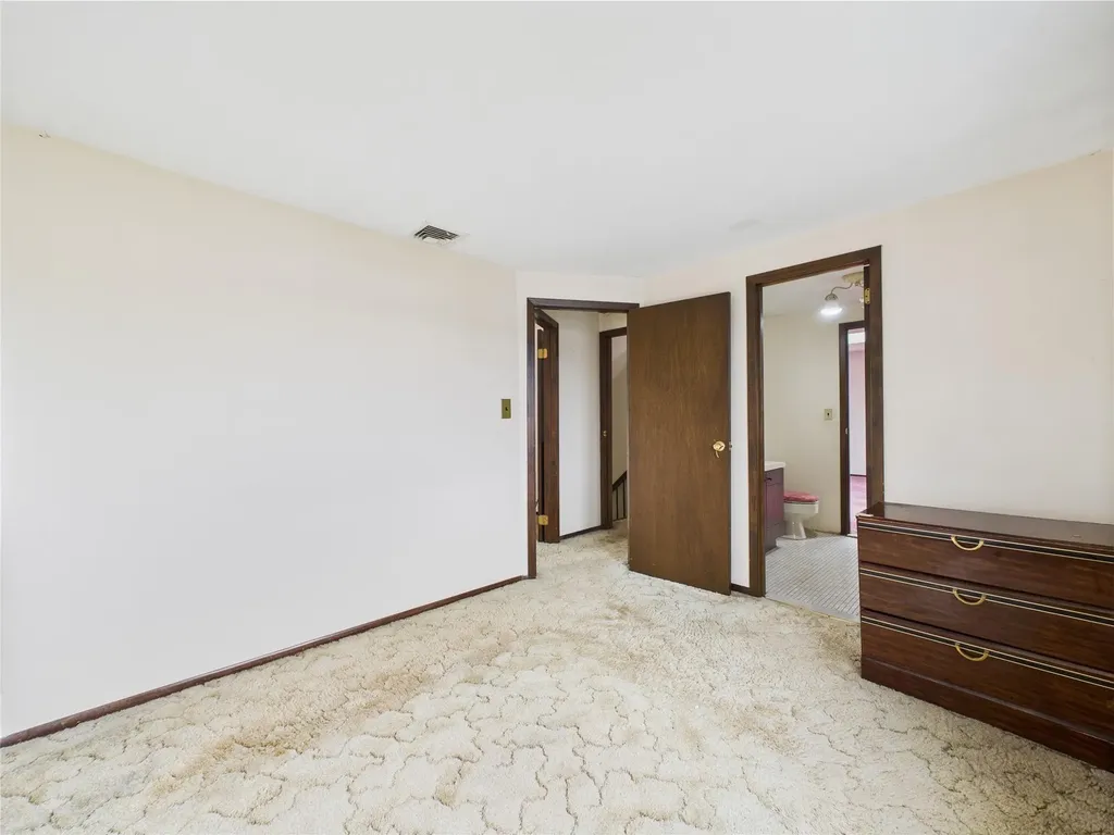2 Gables Drive Hicksville NY 11801