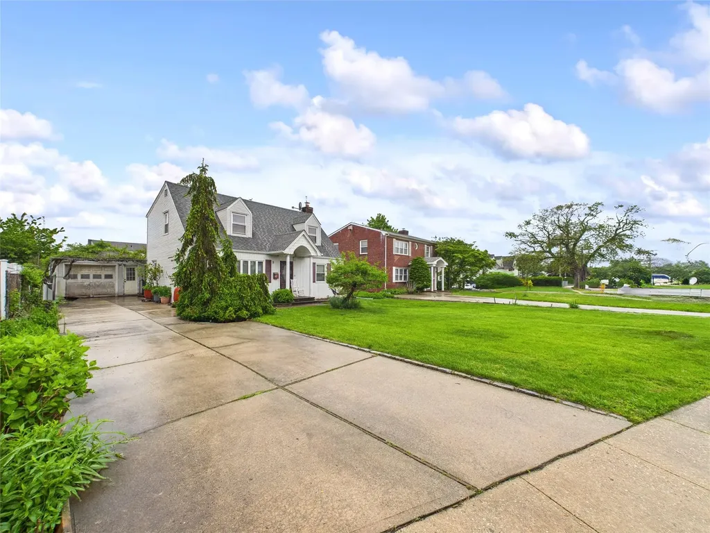 2 Gables Drive Hicksville NY 11801