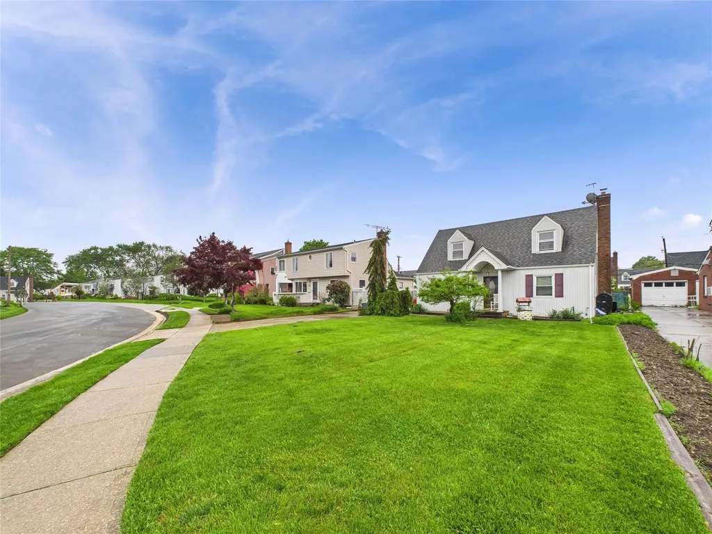 2 Gables Drive Hicksville NY 11801