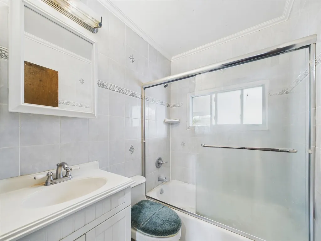 2 Gables Drive Hicksville NY 11801