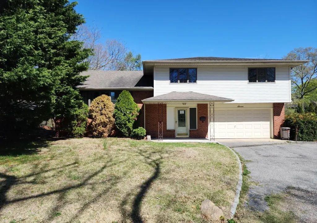 7 Gillette Avenue Patchogue NY 11772