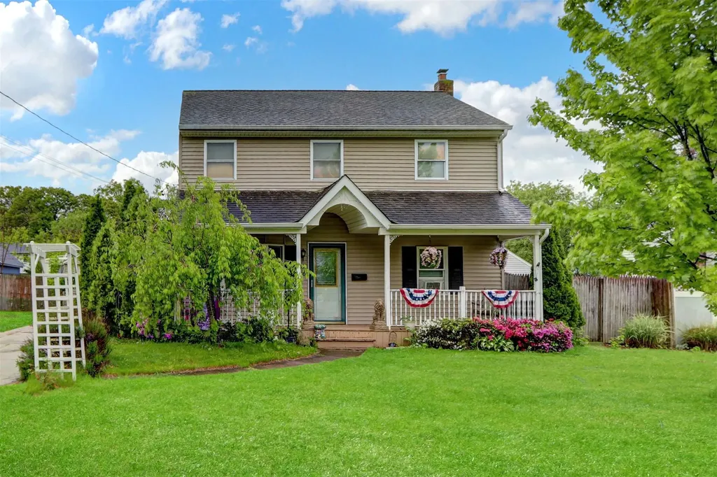 24 Haynes Avenue West Islip NY 11795