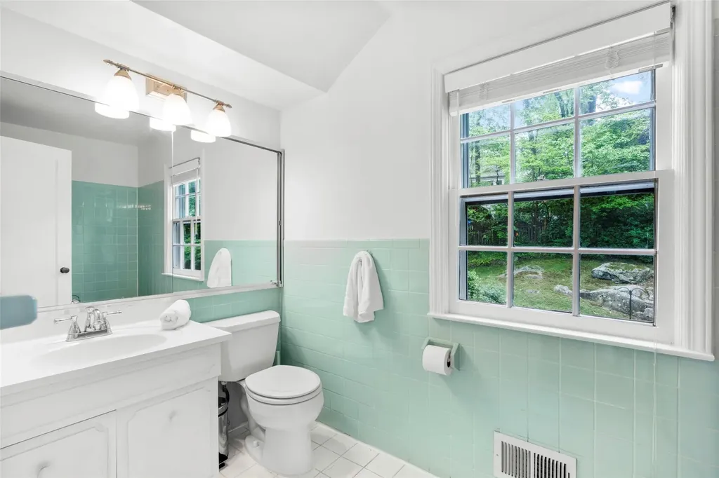 11 Devon Road Larchmont NY 10538