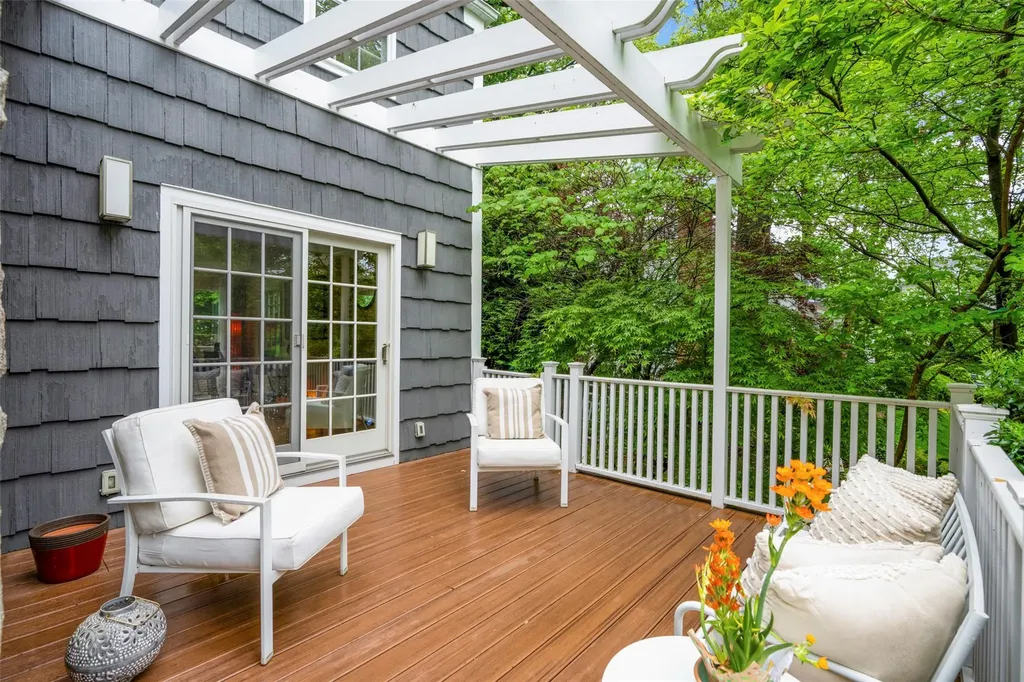 11 Devon Road Larchmont NY 10538